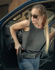 Uso operativo de la playera blindada para mujer Nivel IIIA, ideal para seguridad VIP y porte discreto de equipo.