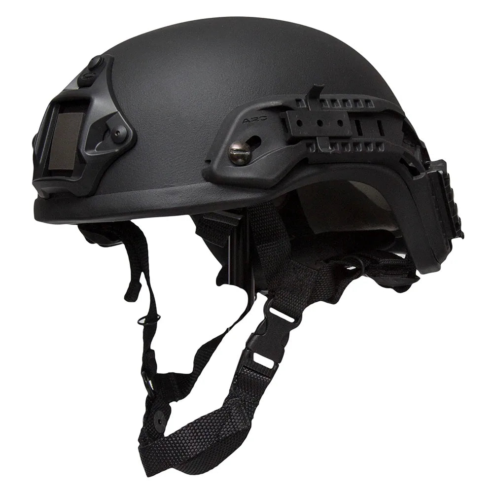 Vista de perfil completo del casco balístico táctico OPS Plus en color negro con rieles accesorios, soporte NVG y sistema de retención ajustable de Miguel Caballero.