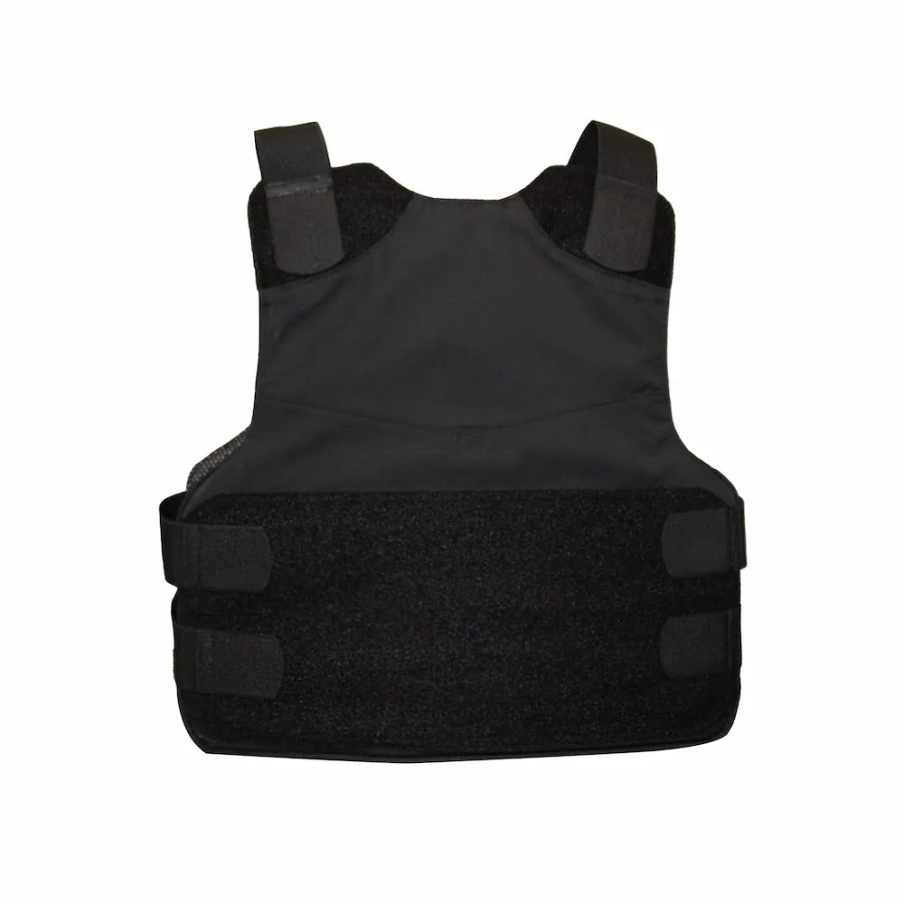Vista posterior del chaleco antibalas oculto Phantom, destacando su silueta de bajo perfil y tirantes ergonómicos para uso ejecutivo de Miguel Caballero.