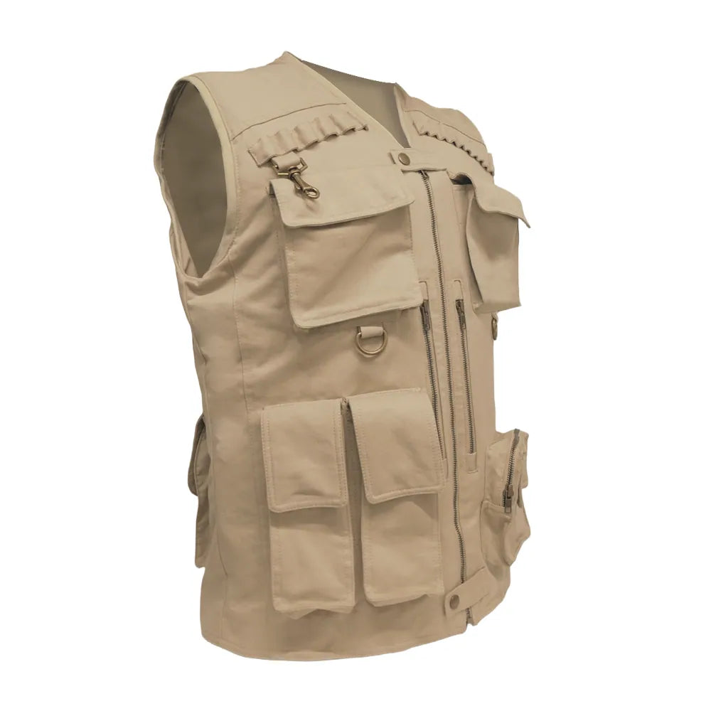 Vista de perfil del chaleco antibalas para reportero Titan Vest en color beige, destacando la distribución de los bolsillos utilitarios de Miguel Caballero.