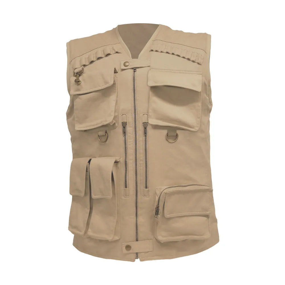 Chaleco blindado multibolsillos modelo Titan Vest en color beige, con diseño tipo reportero y protección balística integrada de Miguel Caballero.
