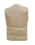 Vista trasera del chaleco blindado estilo safari Titan Vest en color beige, con costuras reforzadas para trabajo de campo de Miguel Caballero.