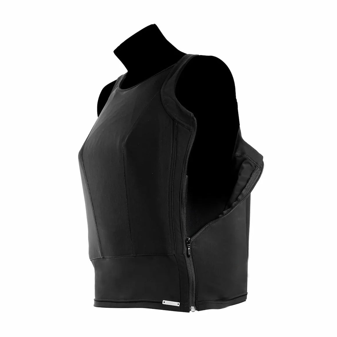 Vista lateral de la playera blindada negra para mujer con cierre reforzado y protección balística Nivel IIIA de Miguel Caballero.
